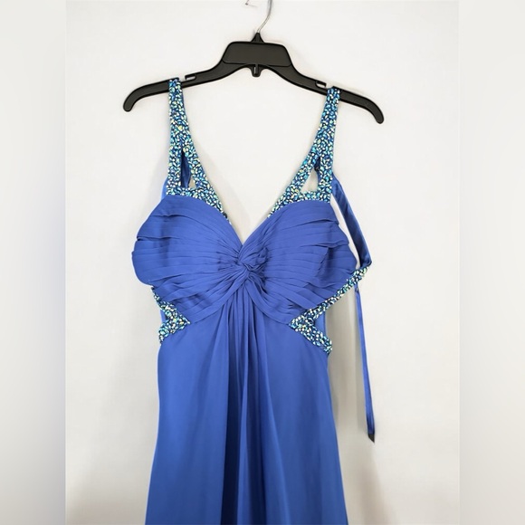 La Femme Prom Dress with Beading- Size 2 NEW - Picture 3 of 10